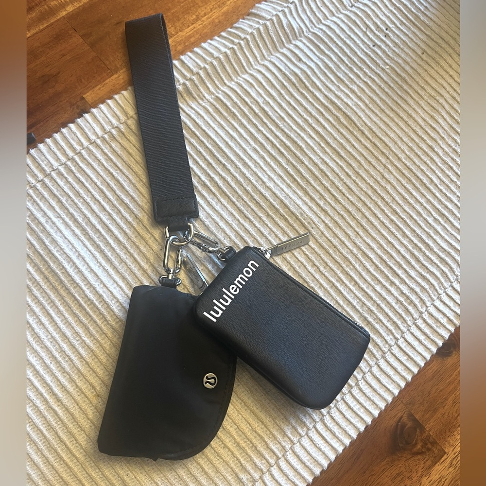 Lululemon NWOT dual pouch wristlet black